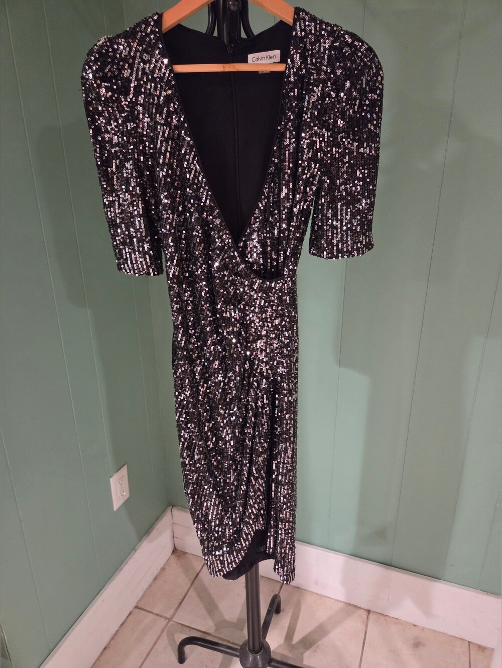 Calvin Klein Black Silver Sequin V-Neck Midi Dress, Size 4 Festive, Holiday